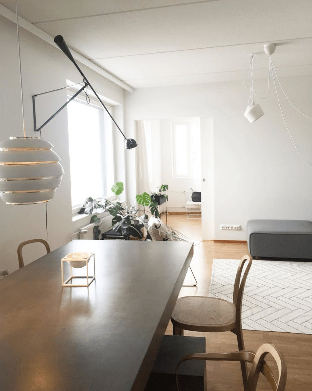 Aella Modern Minimalist Long Arm Wall Lamp