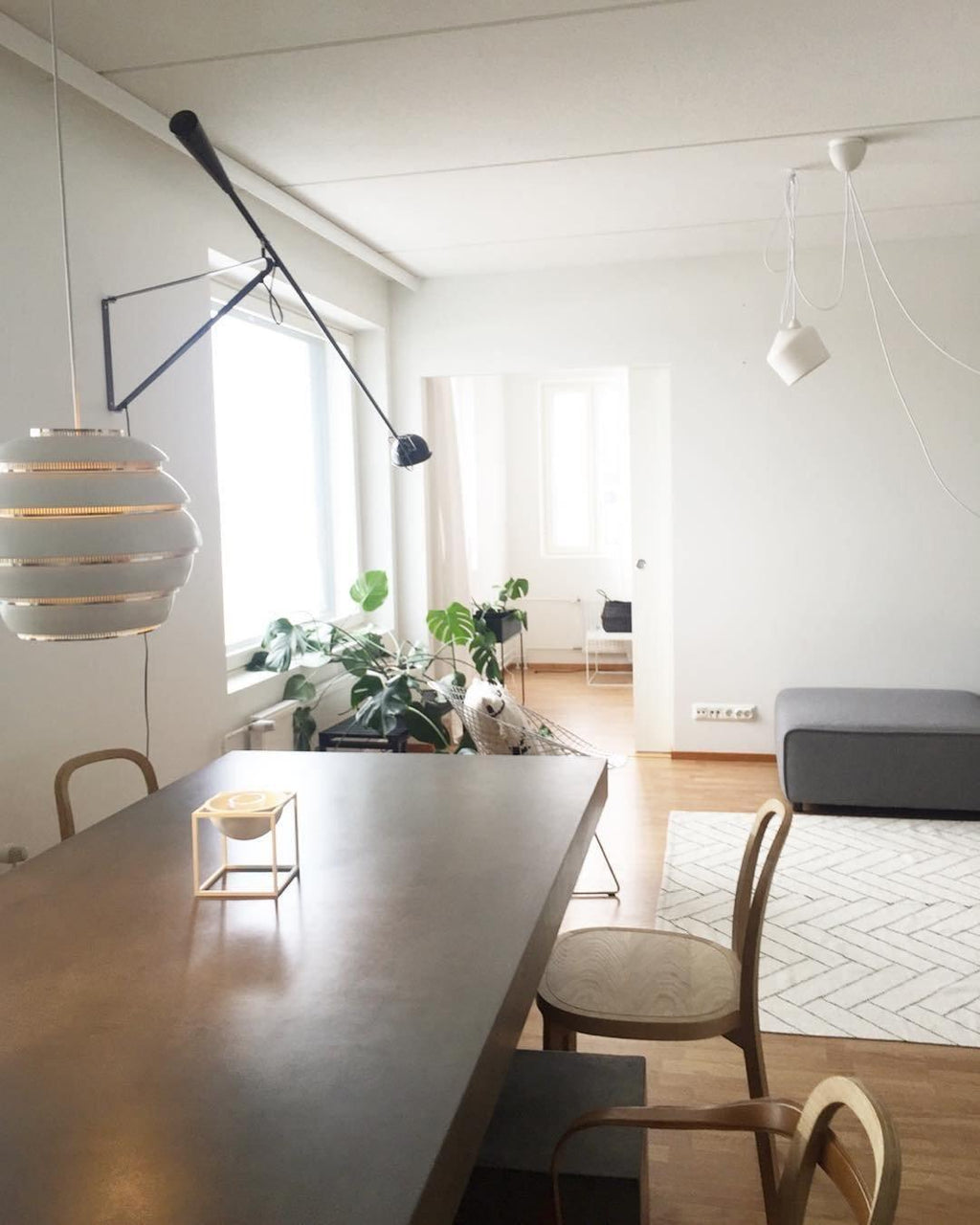 Aella Modern Minimalist Long Arm Wall Lamp