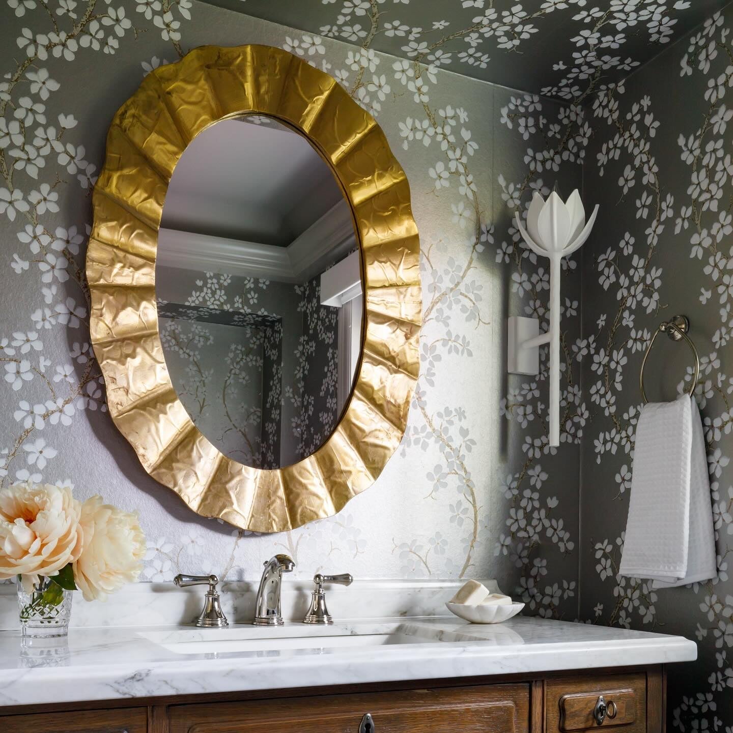 Kristy Wall Lamp Flower - image 12