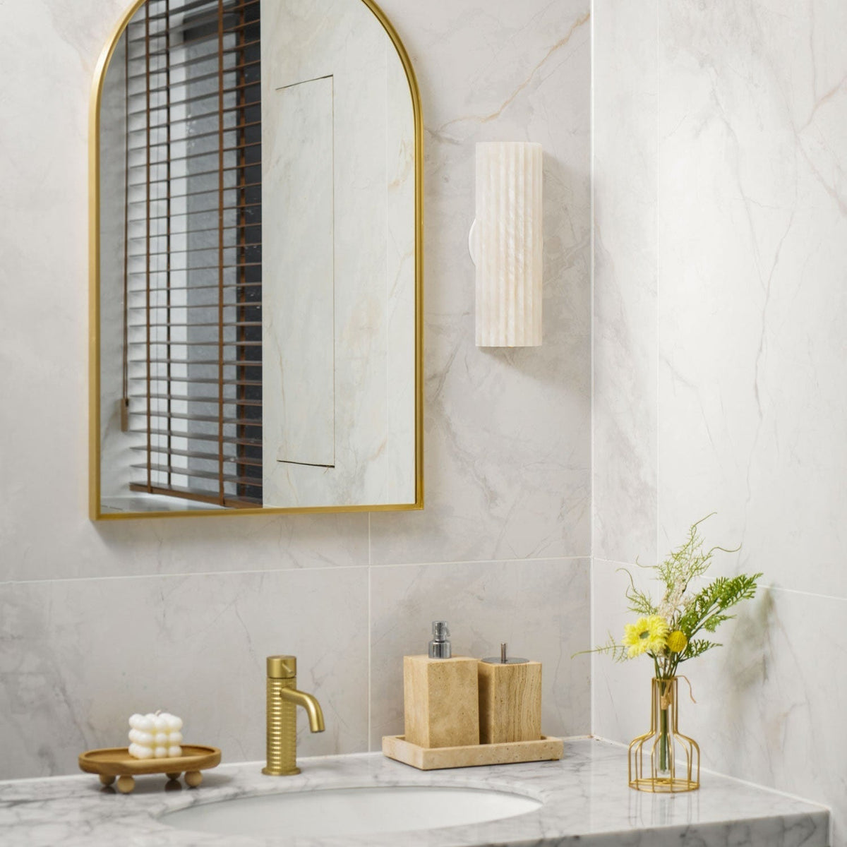 Orcarion Alabaster Wall Light - image 7