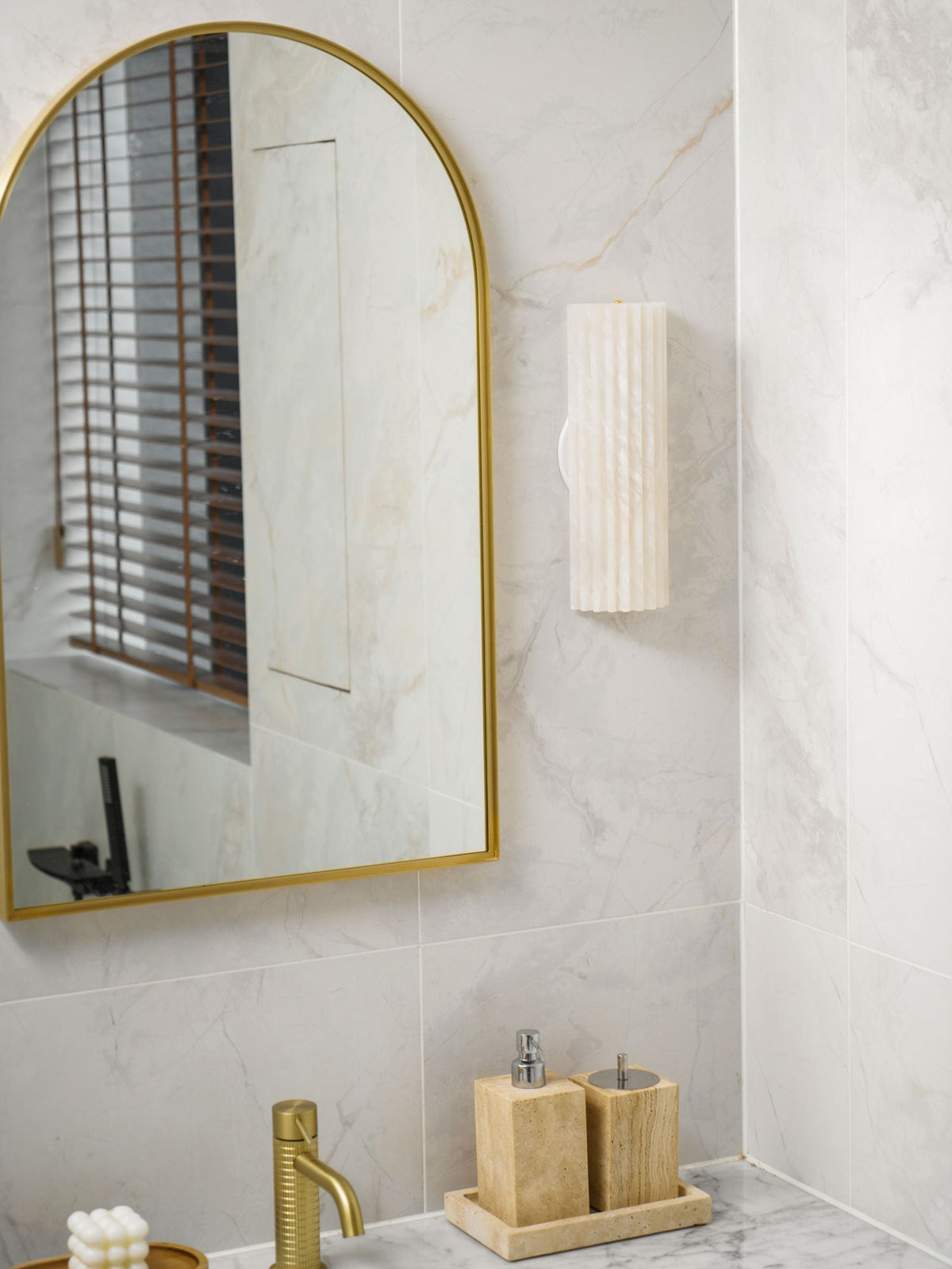 Orcarion Alabaster Wall Light - image 8