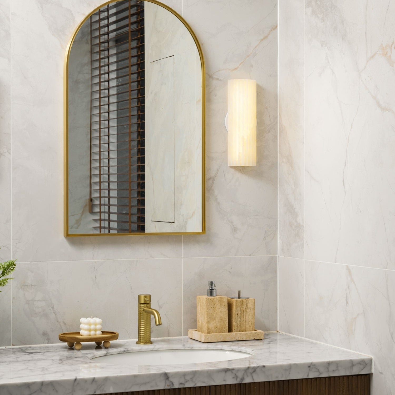 Orcarion Alabaster Wall Light - image 10