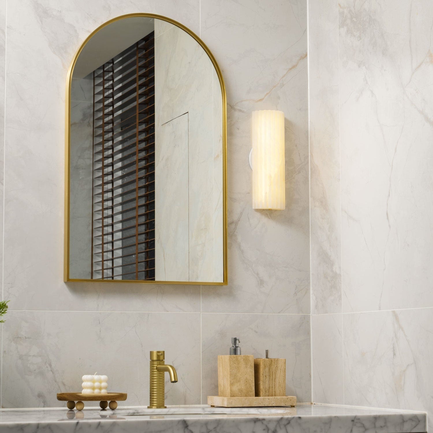 Orcarion Alabaster Wall Light - image 13