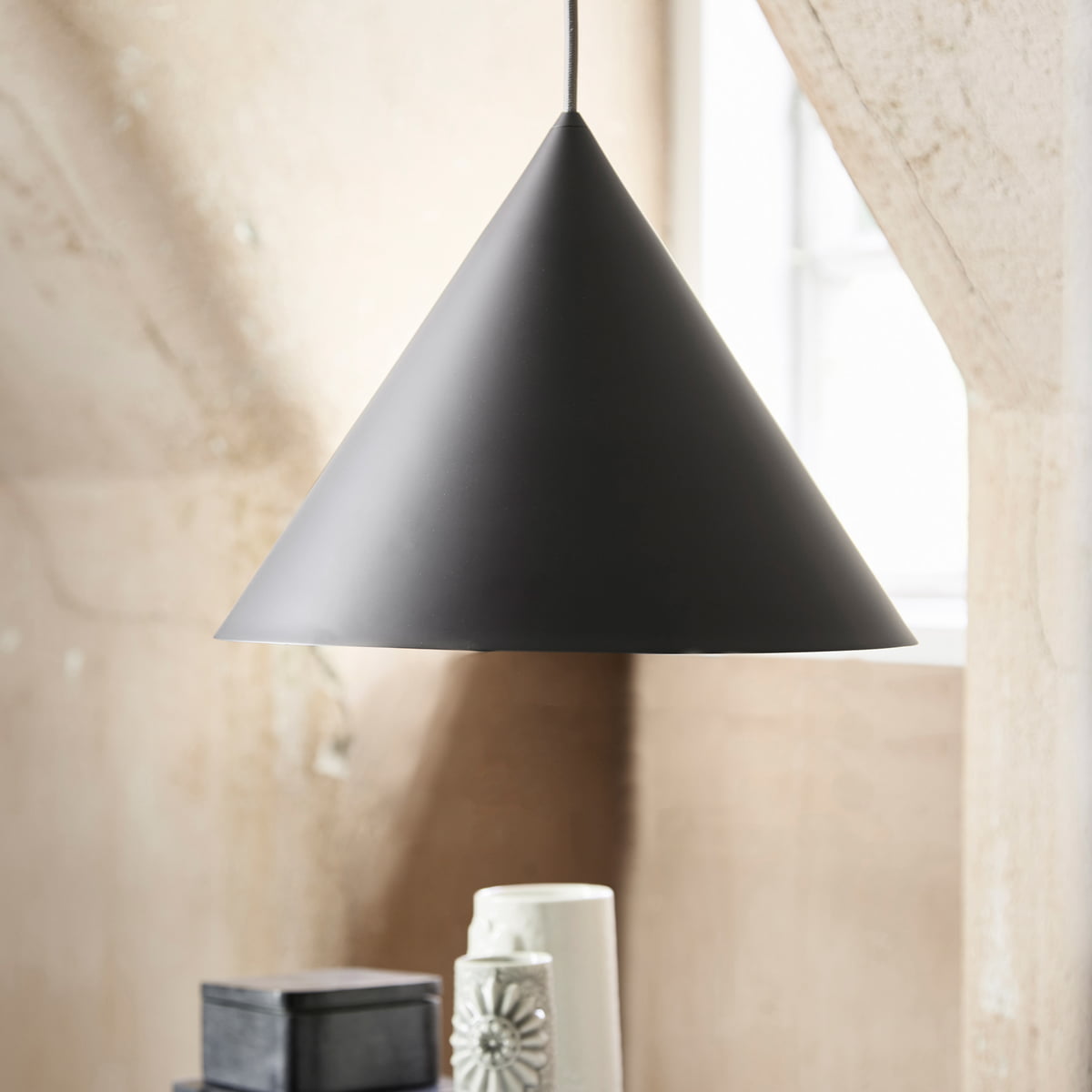 Caeluvyu Modern Minimalist Dark Pendant Lamp