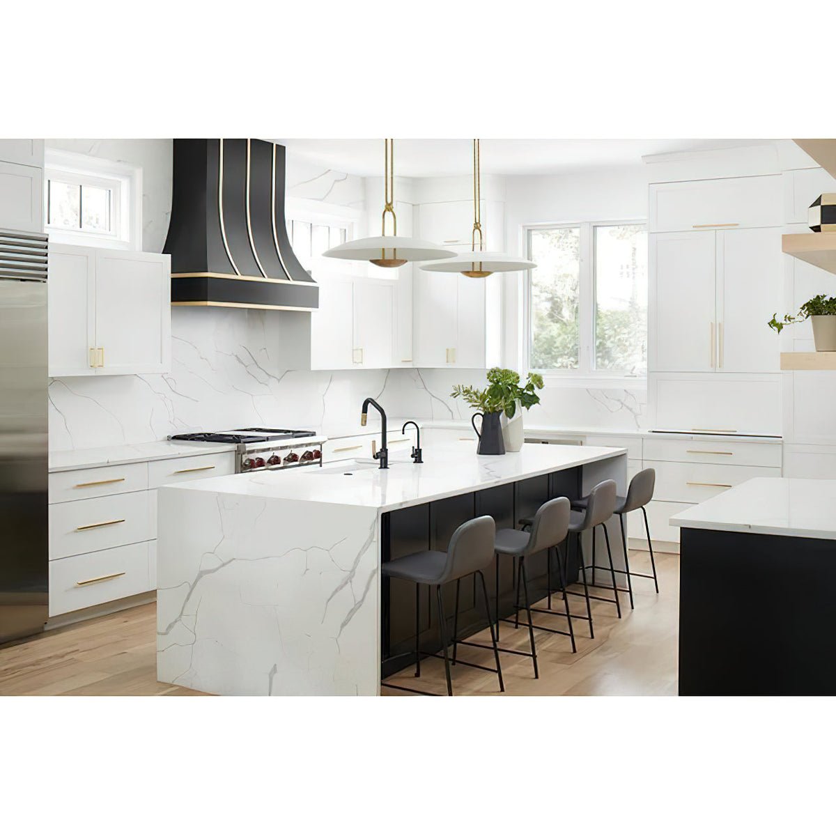 Cara Modern Minimalist Brass Pendant Light