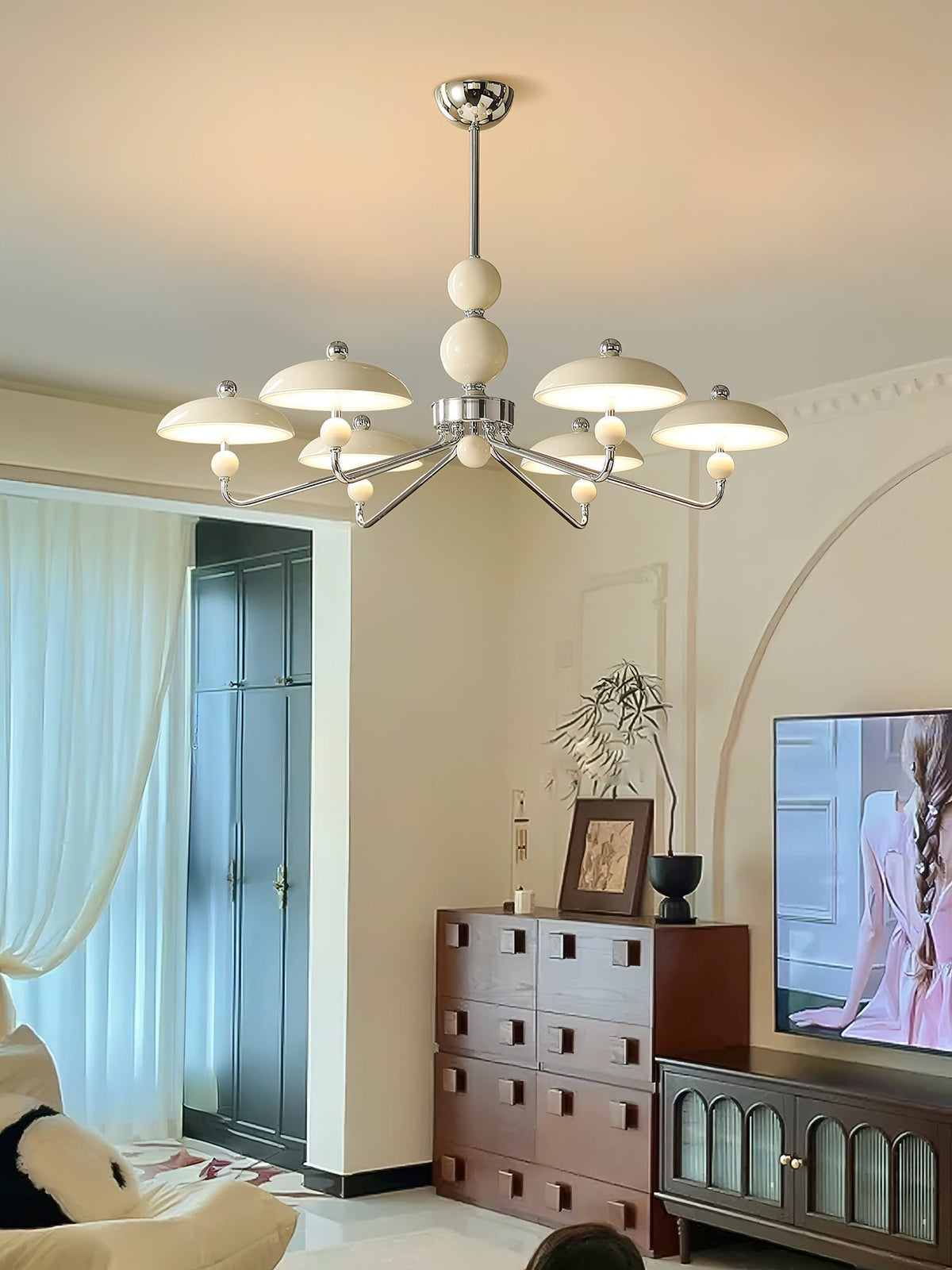 Celvara Modern Metal & Acrylic Chandelier
