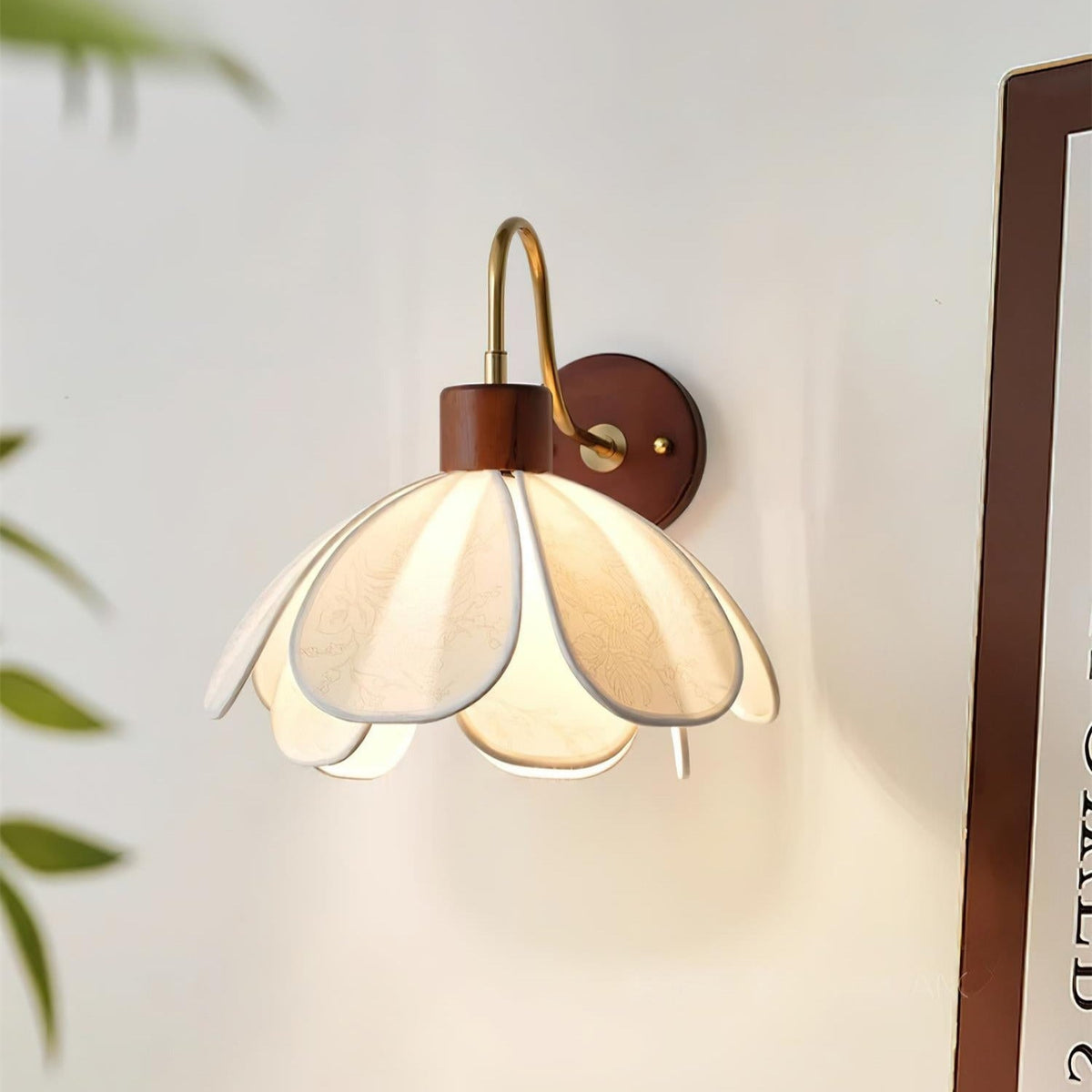 Ritta Vintage Floral Wall Lamp