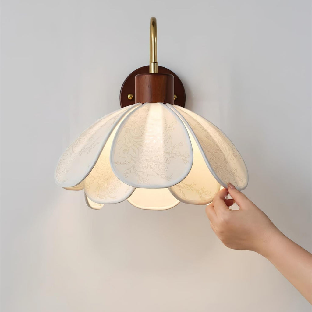 Ritta Vintage Floral Wall Lamp
