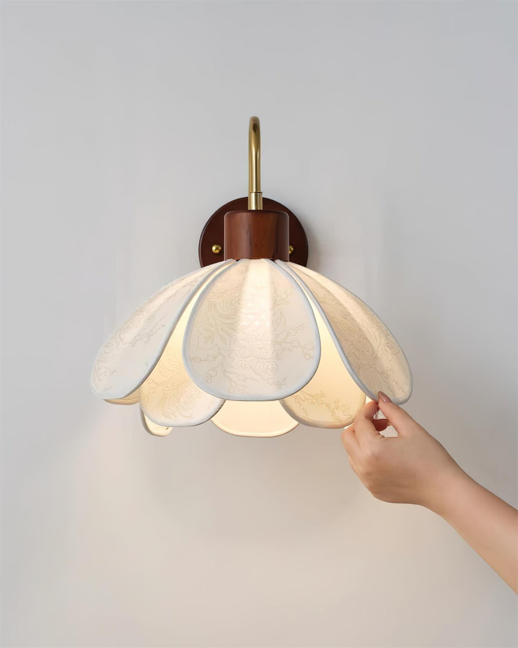 Florayne Vintage Floral Glass Wall Lamp