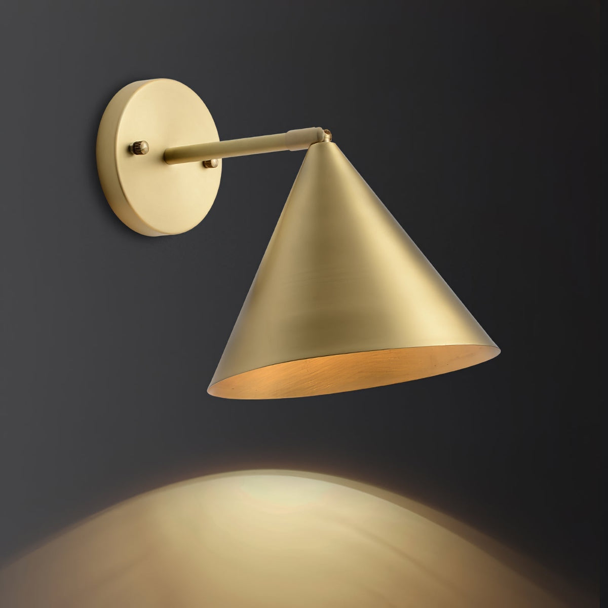 Lustra Wall Lamp Cone Brass Minimalist