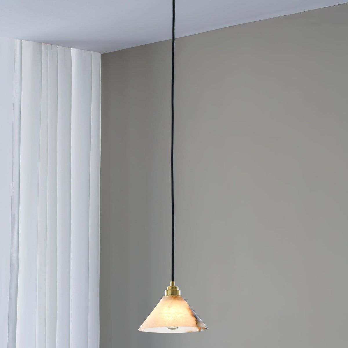 Xen Modern Minimalist Brass Alabaster Pendant Lamp