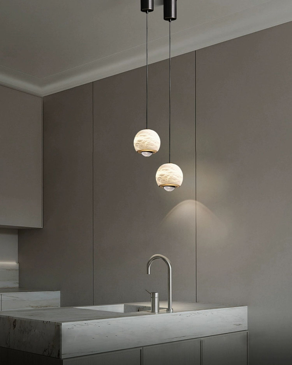 Zephaan Modern Minimalist Brass Alabaster Pendant Light