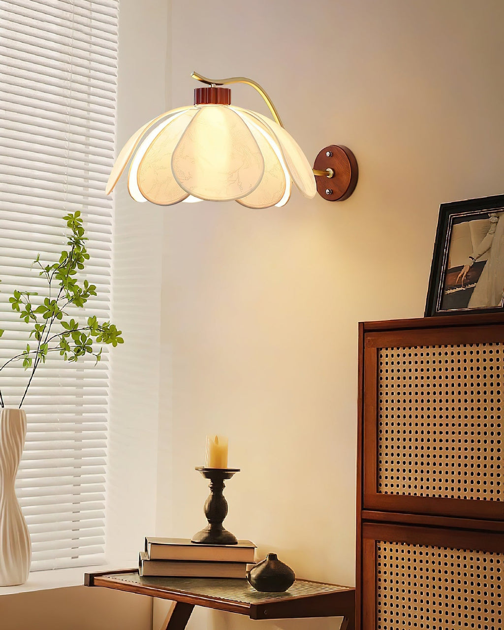 Florvia Wall Lamp Petal Floral Shade