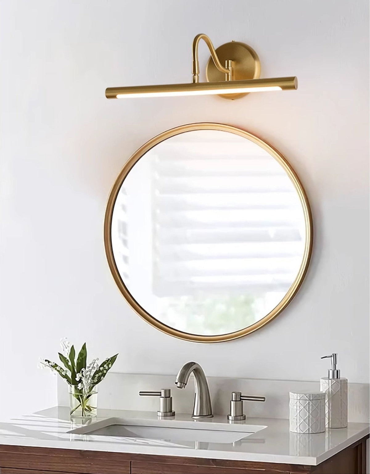 Gildra Modern Metal Wall Light