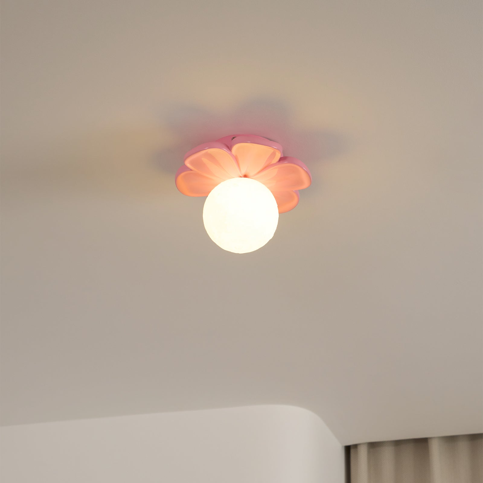 Quip Individual Creativity Bloom Flower Resin Ceiling Lamp