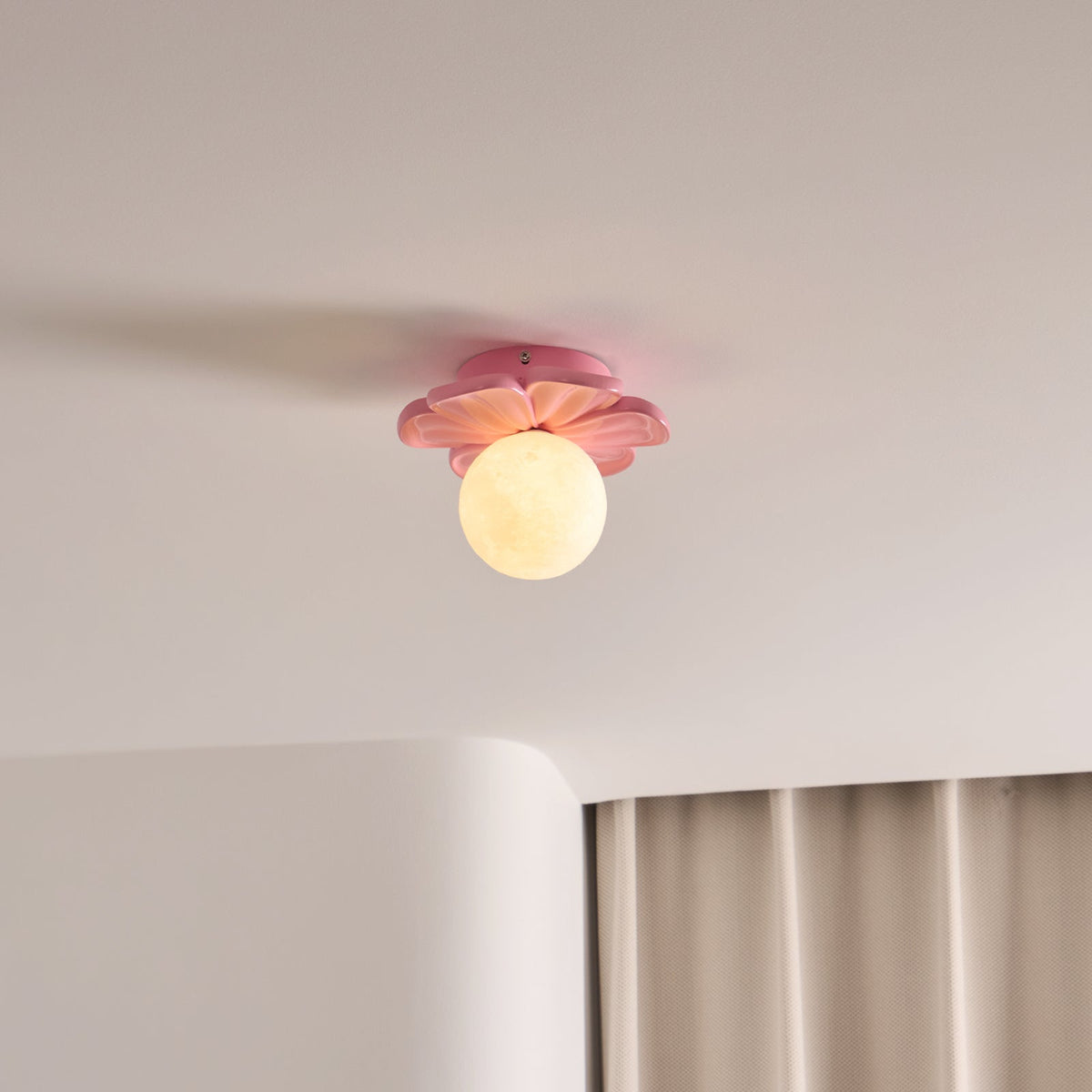 Quip Individual Creativity Bloom Flower Resin Ceiling Lamp