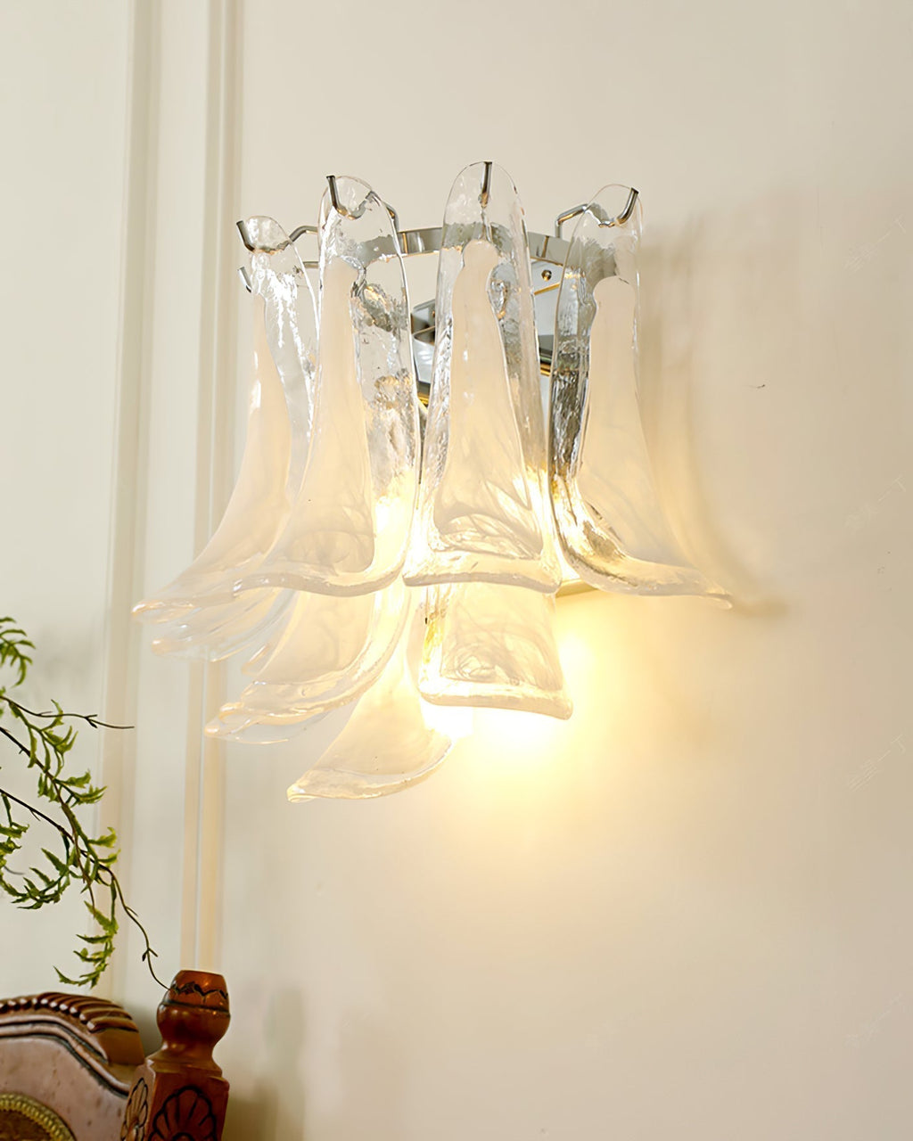Aurora Wall Lamp Petal Glass Horseshoe Shaped Minimalist