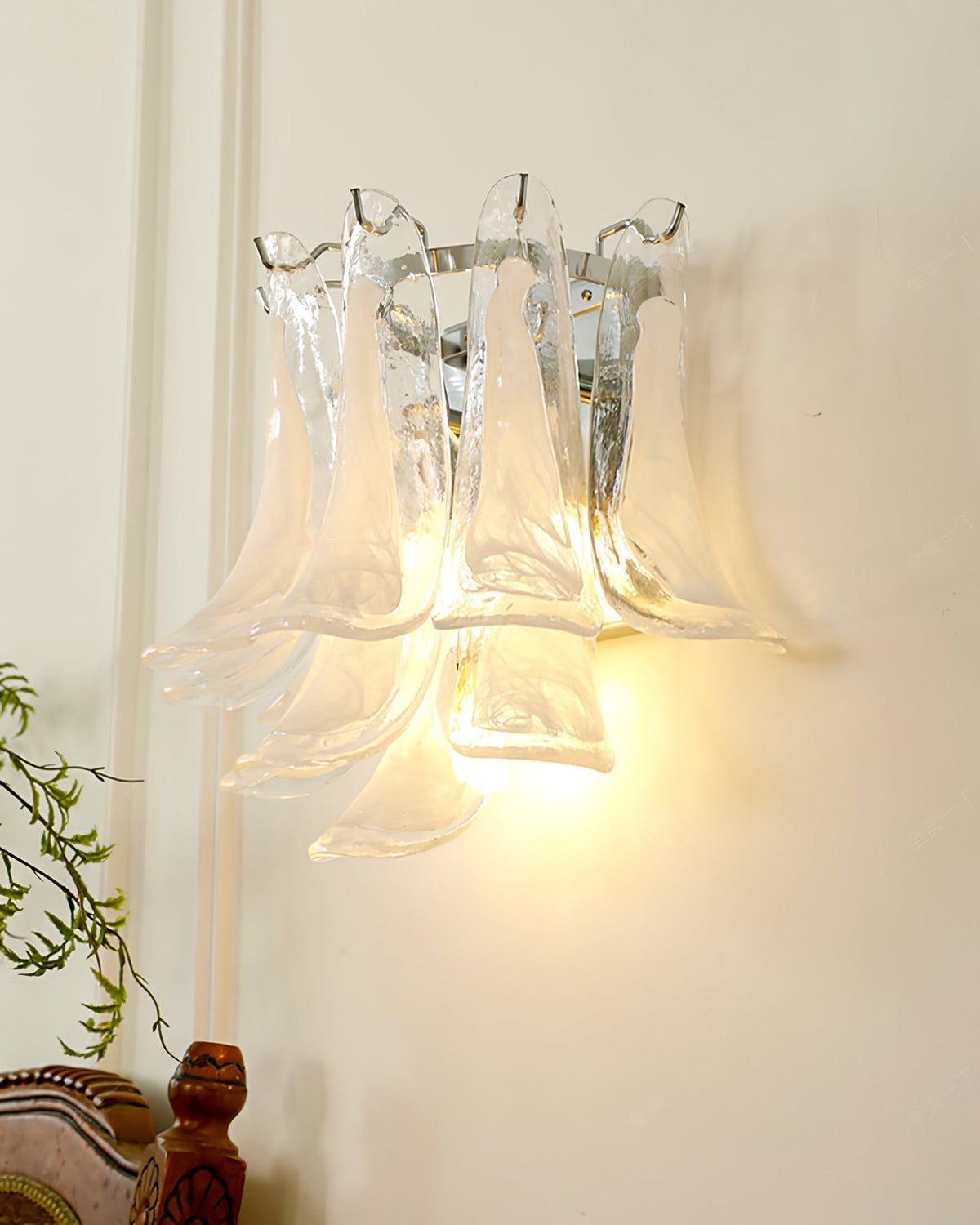 Aurora Wall Lamp Petal Glass Horseshoe Shaped Minimalist