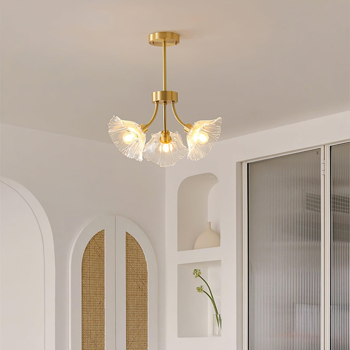 Lustra Chandelier Flower Glass with Brass Finish