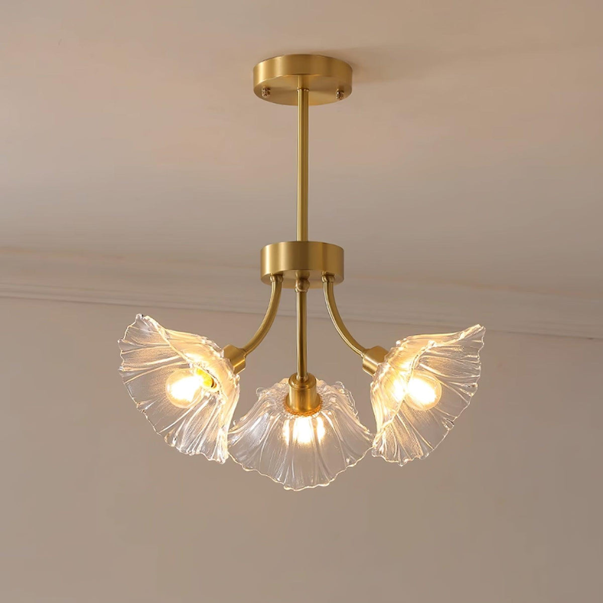 Lustra Chandelier Flower Glass with Brass Finish