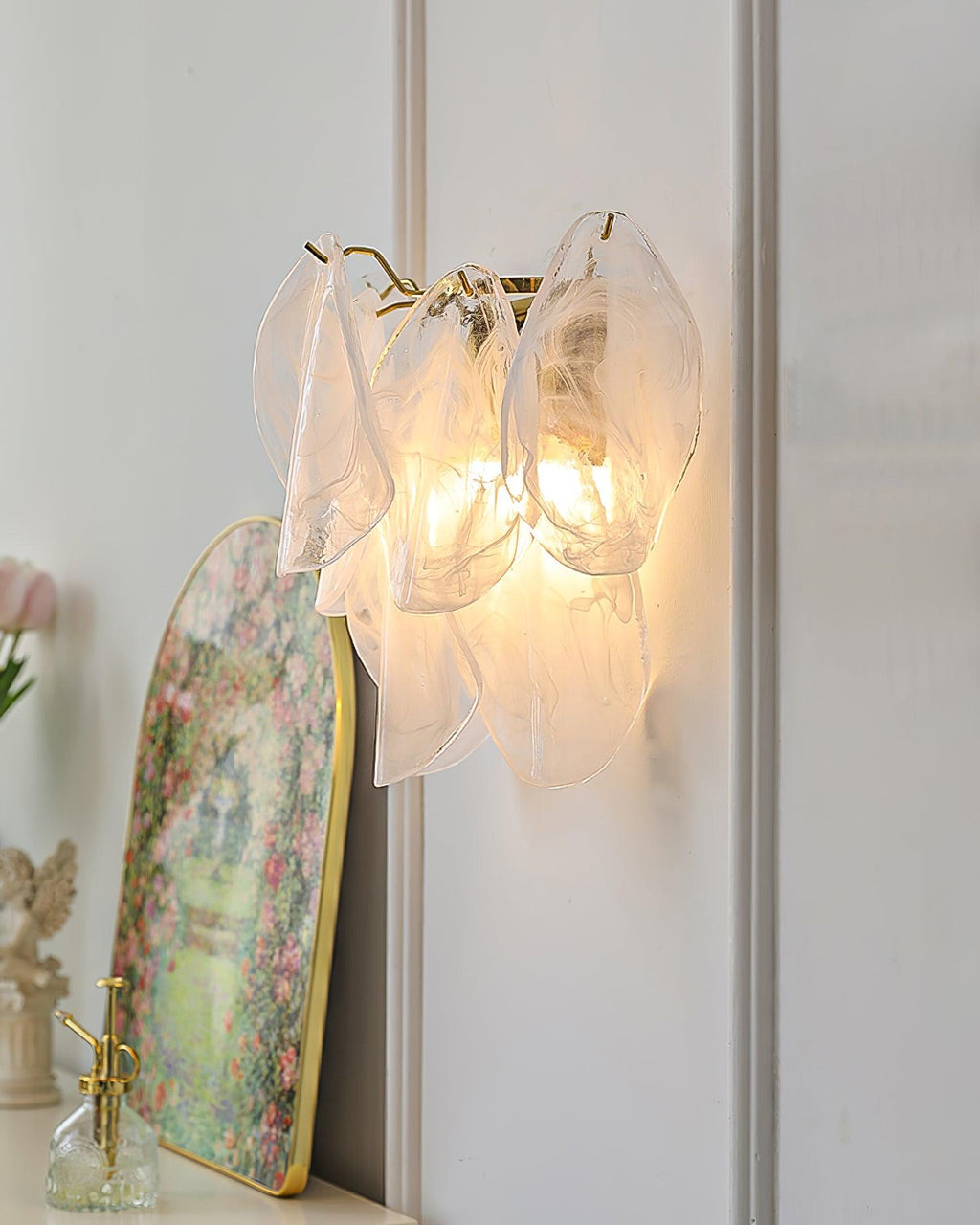 Evelo Petal Glass Wall Lamp