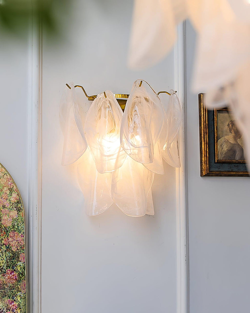 Evelo Petal Glass Wall Lamp