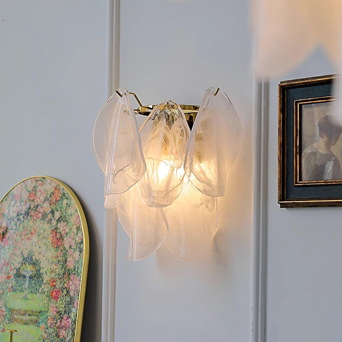 Evelo Petal Glass Wall Lamp