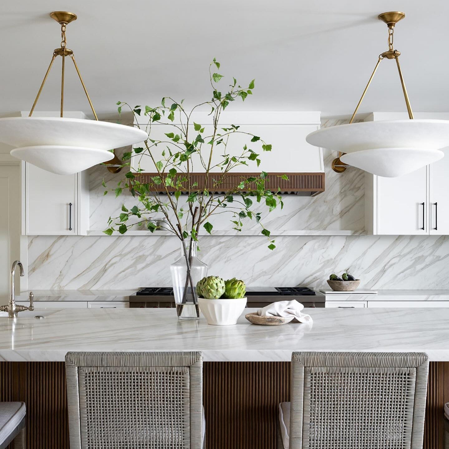 Avinisra Modern Minimalist Brass Chandelier