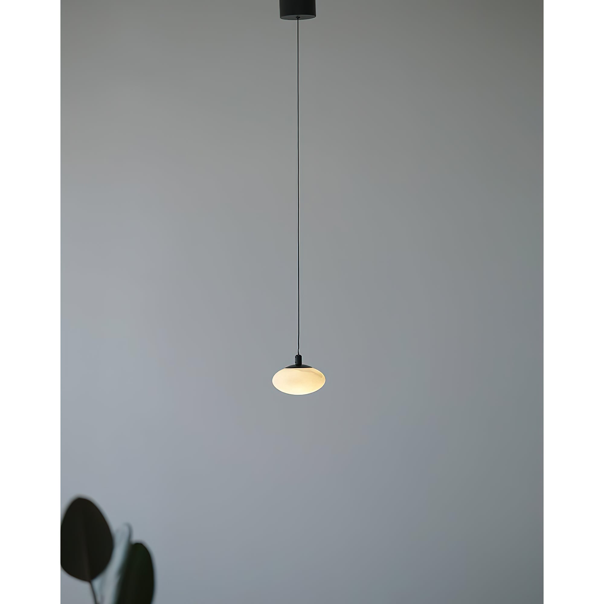 Cuthean Modern Minimalist Brass Alabaster Pendant Lamp