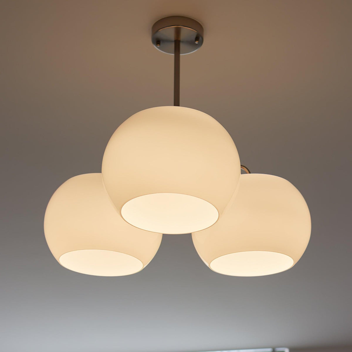 Aurora Chandelier White Glass Persimmon Shape