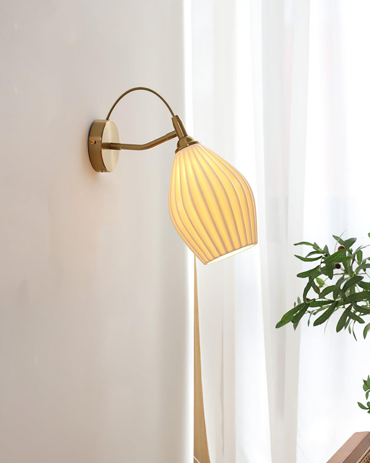 Amira Ceramic Wall Lamp