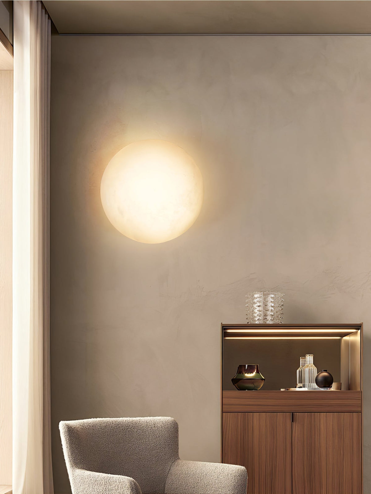 Eurthais Minimalist Alabaster Wall Light