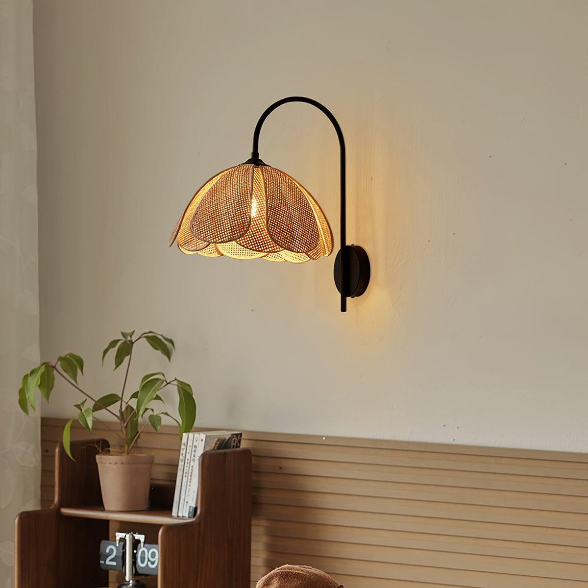 Edria Petal-Shaped Rattan Wall Lamp