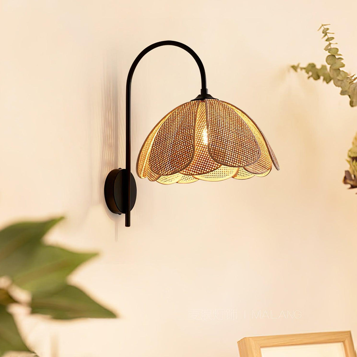 Edria Petal-Shaped Rattan Wall Lamp