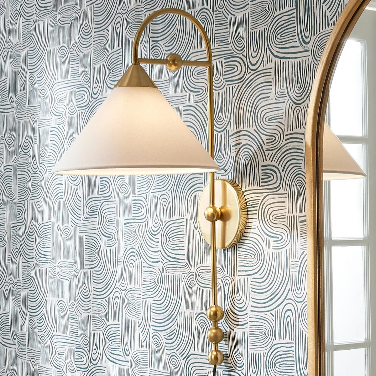 Cisorir Elegance Vintage Plug-In Brass Fabric Sconce Wall Lamp