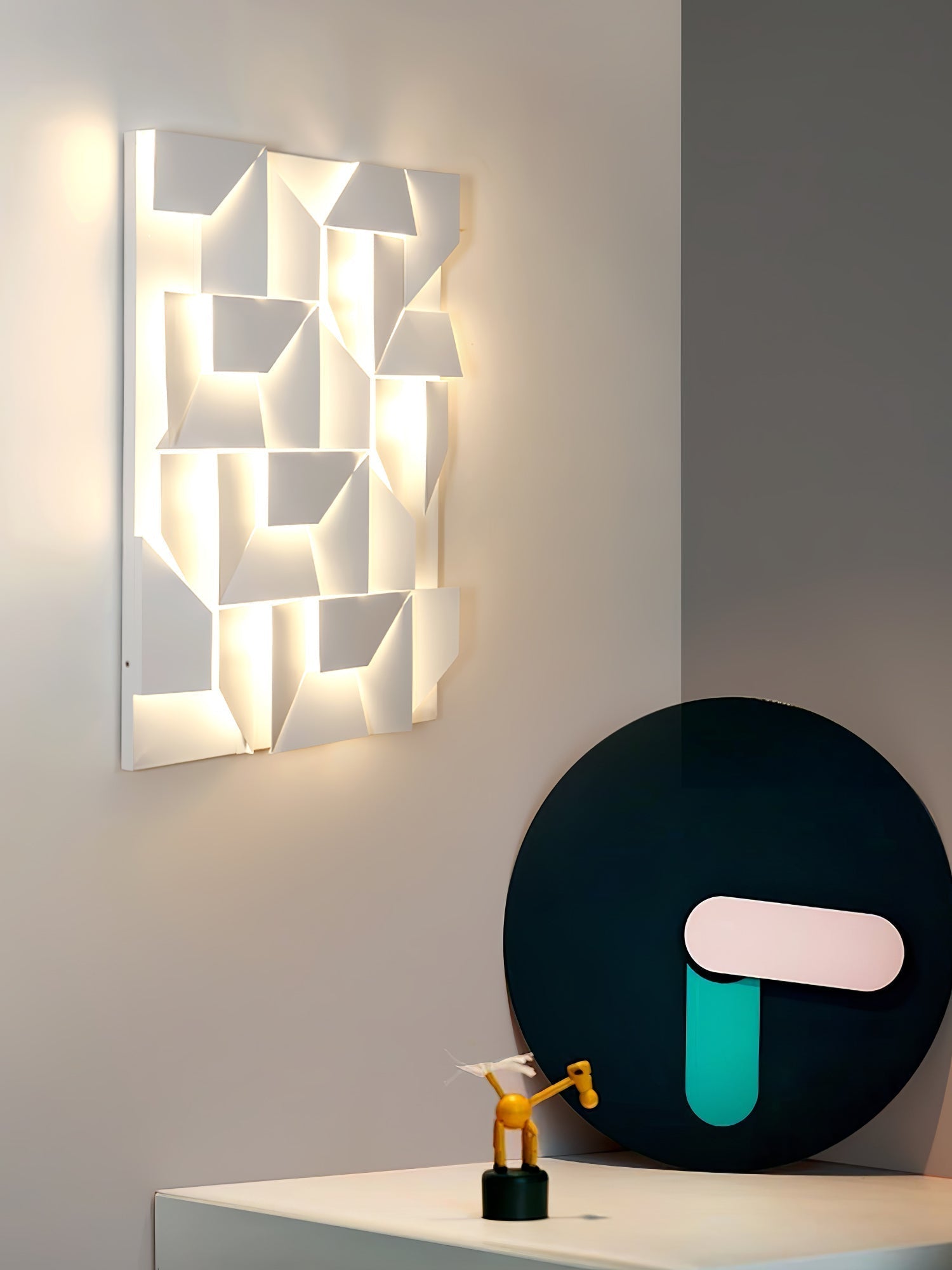 Zoliria Shadows Rechargeable Grand Sconce Wall lamp