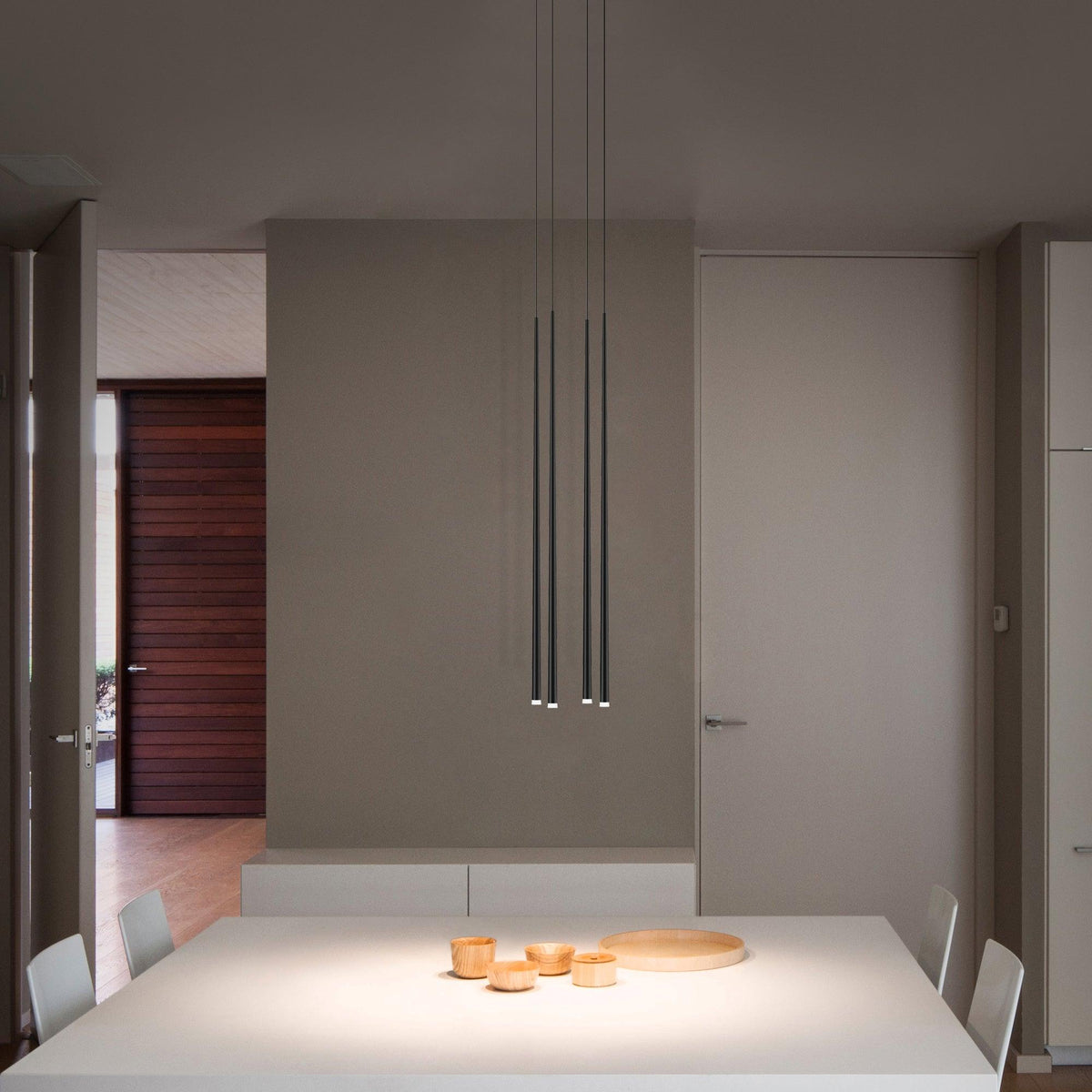 Lustra Chandelier Slender Black Minimalist