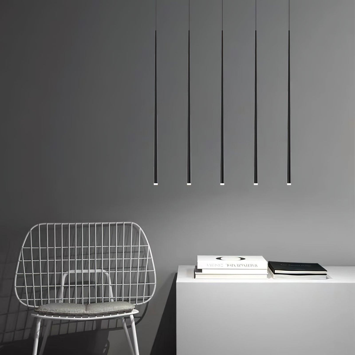 Lustra Chandelier Slender Black Minimalist