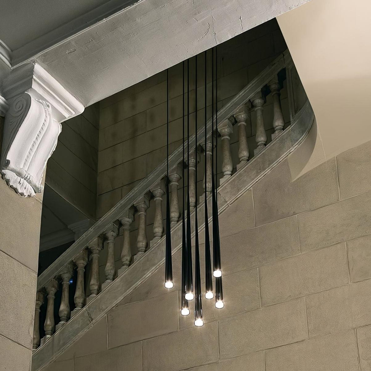 Lustra Chandelier Slender Black Minimalist