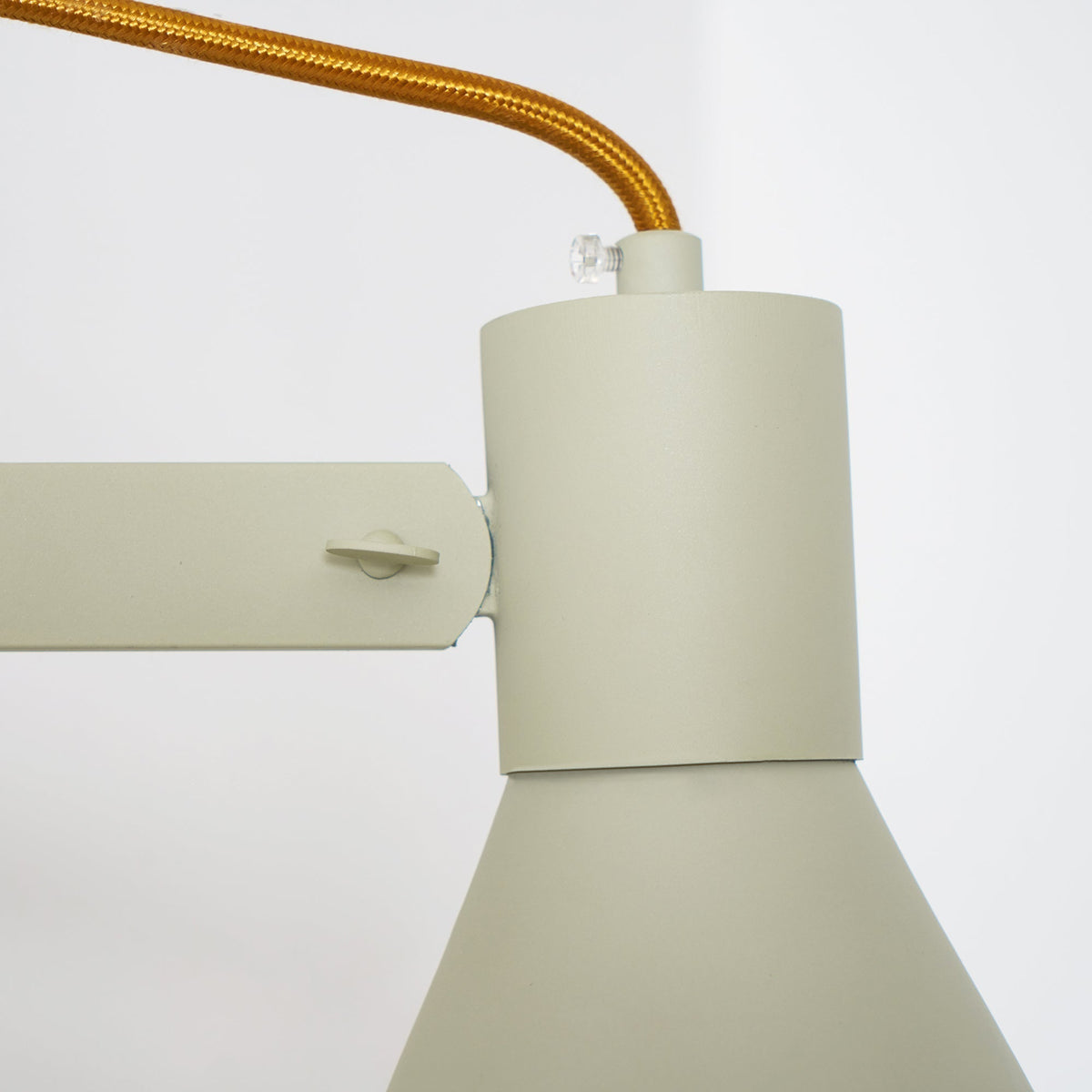 Ivela Modern Minimalist Plug-In Wall Lamp